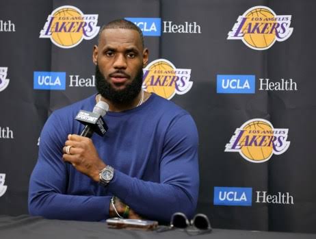 LeBron React As Lakers fans hate him see more….