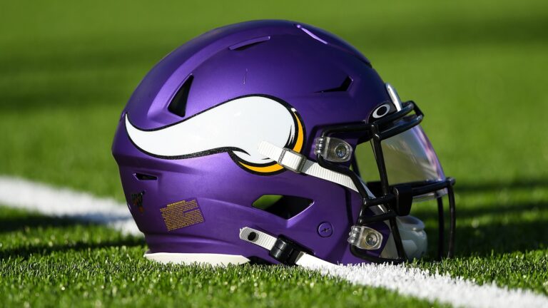 Vikings defender suffers torn ACL during first practice of training camp