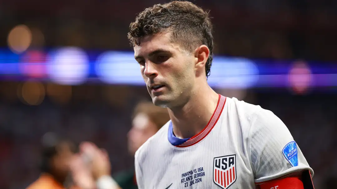 Alexi Lalas Critica la Decisione di Christian Pulisic di Lasciare il Campo della Naz